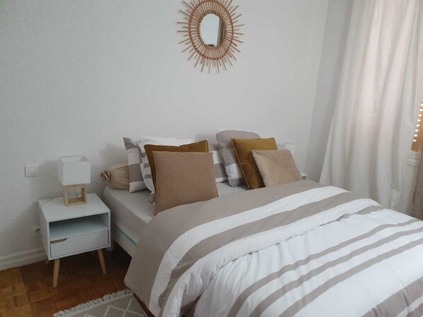 2 bedrooms, iron/ironing board, WiFi, bed sheets