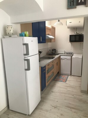 Mikrowelle, Herdplatte, Geschirrspüler