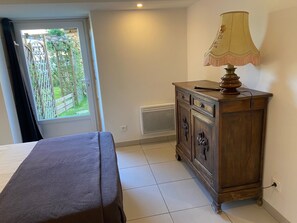 1 chambre, fer et planche Ă repasser, Wi-Fi, draps fournis