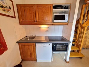 Kühlschrank, Mikrowelle, Ofen, Geschirrspüler