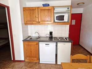 Réfrigérateur, micro-ondes, lave-vaisselle