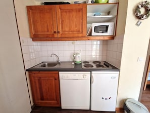 Kühlschrank, Mikrowelle, Geschirrspüler