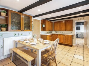 Dining - 4 bedroom accommodation in Stainsacre, near Robin Hood&rsquo;s Bay (Stainsacre, near Robin Hood&rsquo;s Bay)
