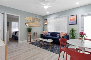 Smart TV, books - Near Beach/Downtown. Private Backyard. Pack n Play (Delray Beach)