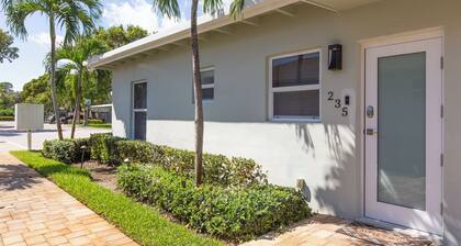 Near Beach/Downtown. Private Backyard. Pack n Play