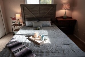 4 chambres, bureau, fer et planche à repasser, lit parapluie