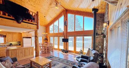 Bear Peak Cabin, Beautiful Secluded Lake Cabin with Panoramic Views!