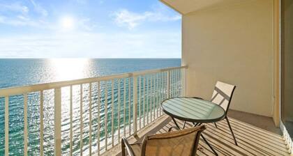 Gulf-front condo, private balcony, amazing pools!
