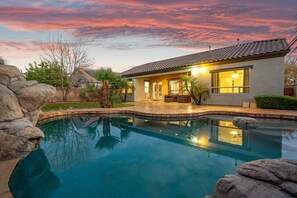 Pool - High End Home w/Heated & Cooled Pool, Fire Pit, Game Room and Golf Nearby (Chandler)