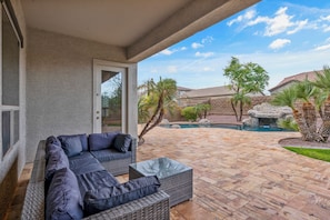 Terrace/patio - High End Home w/Heated & Cooled Pool, Fire Pit, Game Room and Golf Nearby (Chandler)