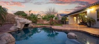High End Home w/Heated & Cooled Pool, Fire Pit, Game Room and Golf Nearby