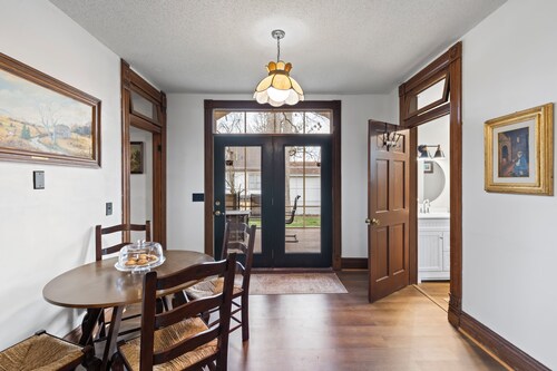 Historic 1890, 3-bed Victorian townhome in welcoming Monett with WiFi, AC