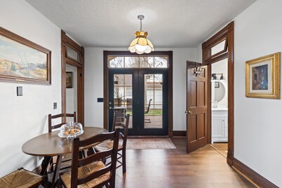 Historic 1890, 3-bed Victorian townhome in welcoming Monett with WiFi, AC