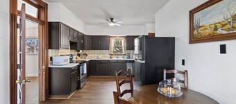 Historic 1890, 3-bed Victorian townhome in welcoming Monett with WiFi, AC