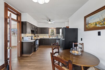 Historic 1890, 3-bed Victorian townhome in welcoming Monett with WiFi, AC