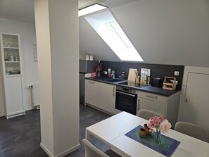 Kylskåp, ugn, spishäll och diskmaskin