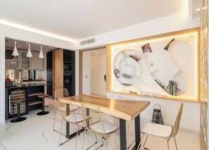 Apartment | Dining - Modern Apartment - 3br- 6P - Palm Beah (Cannes)