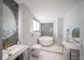 Apartment | Bathroom - Modern Apartment - 3br- 6P - Palm Beah (Cannes)