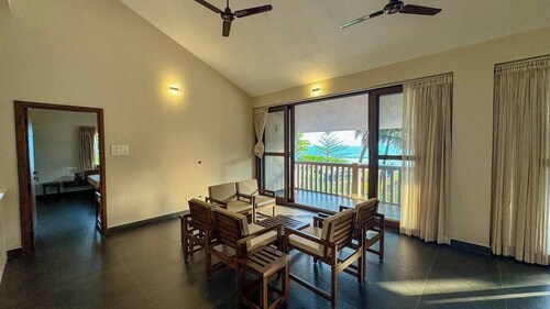 Palm Gardens : Beach View Villa