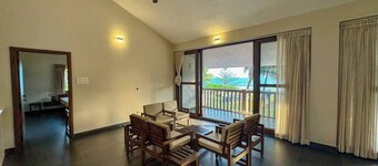 Palm Gardens : Beach View Villa