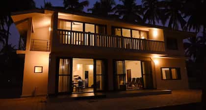 Palm Gardens : Beach View Villa