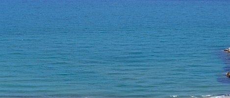 På stranden