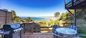 Small Home with Ocean View walk to Restaurants, Brewery, Shops, Beach