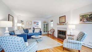 Smart TV, fireplace, stereo