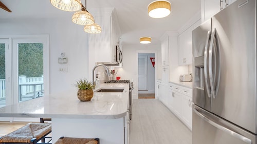 Cozy Southampton home, close to town, beaches, private pool, perfect for...