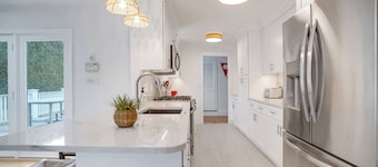 Cozy Southampton home, close to town, beaches, private pool, perfect for...