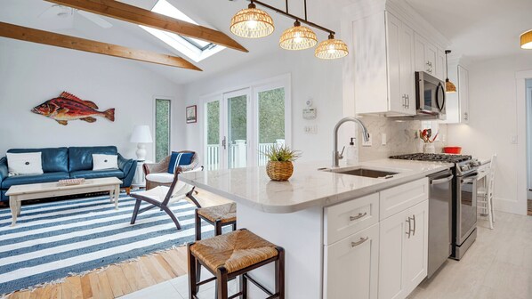 Microwave, oven, stovetop, coffee/tea maker