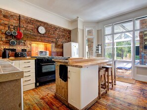 Fridge, oven, dishwasher, toaster