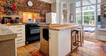 Pass the Keys | Large, beautiful 4 bedroom Victorian House