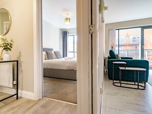 3 habitaciones, tabla de planchar con plancha y wifi gratis 