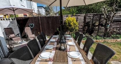 Luxury 5-Bed Home w/ Cinema, Games Room & Garden | Pass the Keys