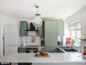 Refrigerador, microondas, horno, cafetera/tetera