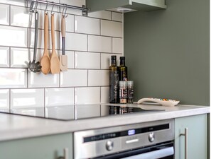 Réfrigérateur, micro-ondes, four, cafetière/bouilloire