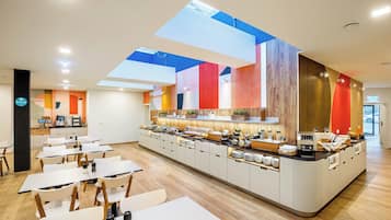 Petit déjeuner buffet (18.90 EUR par personne)