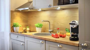 Apartment, 1 Schlafzimmer, Balkon, Stadtblick | Eigene Küche | Großer Kühlschrank, Mikrowelle, Herdplatte, Geschirrspüler