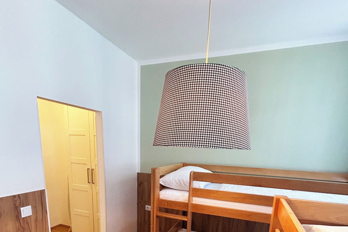 Apartment, 1 Schlafzimmer, Nichtraucher, Stadtblick | 4 Schlafzimmer, Zimmersafe, Schreibtisch, laptopgeeigneter Arbeitsplatz