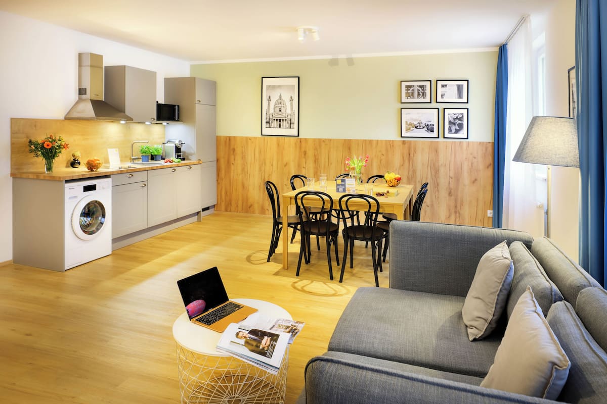 3 Rooms XXL with Balcony | Living room