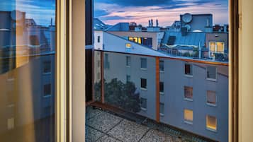 Loft, 4 habitaciones, cocina, vista a la ciudad | Vista del balcón