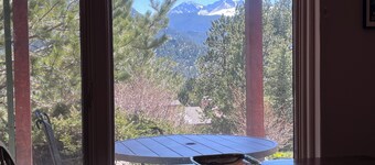 Million dollar views 3-bedroom condo walk to downtown, golf, festivals, etc WiFi
