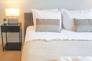 Iron/ironing board, free WiFi - Accomodo London Southbank - Spacious & Elegant Apartments near Big Ben & London Eye (London)