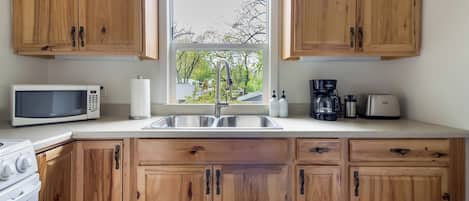 ثلاجة، ميكروويف، فرن، موقد طهي مسطح