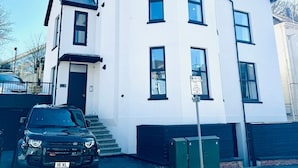 A modern two-story building with a white facade and dark trim. - Central Bournemouth | 2-Bed, 4 Guests | Prime Spot (Bournemouth, Christchurch and Poole)