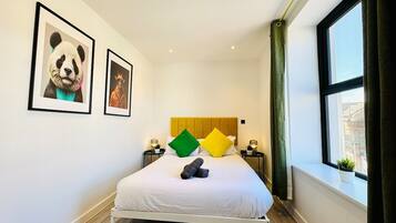 2 bedrooms, iron/ironing board, internet, bed sheets