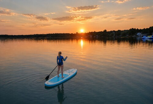 Waterfront-Canoe, Paddleboard, Hot tub, kayaks, AC, wifi, golf, 1 hr to Toronto