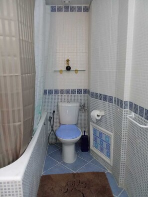 Hårtørrer, håndklæder, Sæbe, Toiletpapir