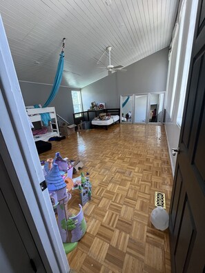 4 bedrooms, travel crib, WiFi, bed sheets - Lake House w/Pool, 4-bedrooms in Stansbury Park within 25 minutes of airport (Stansbury Park)